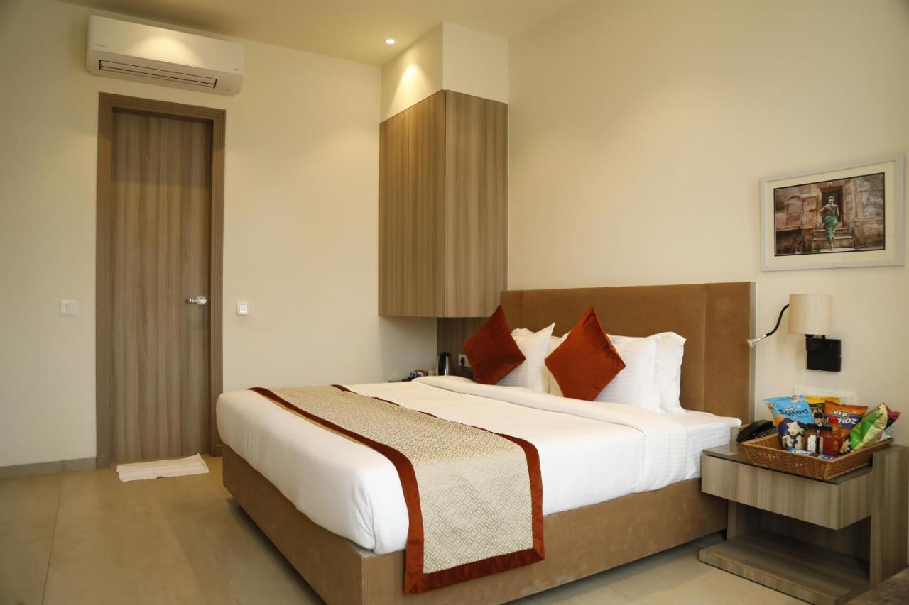 Hotel The Royal Vista Varanasi Exterior foto