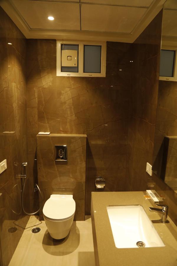 Hotel The Royal Vista Varanasi Exterior foto