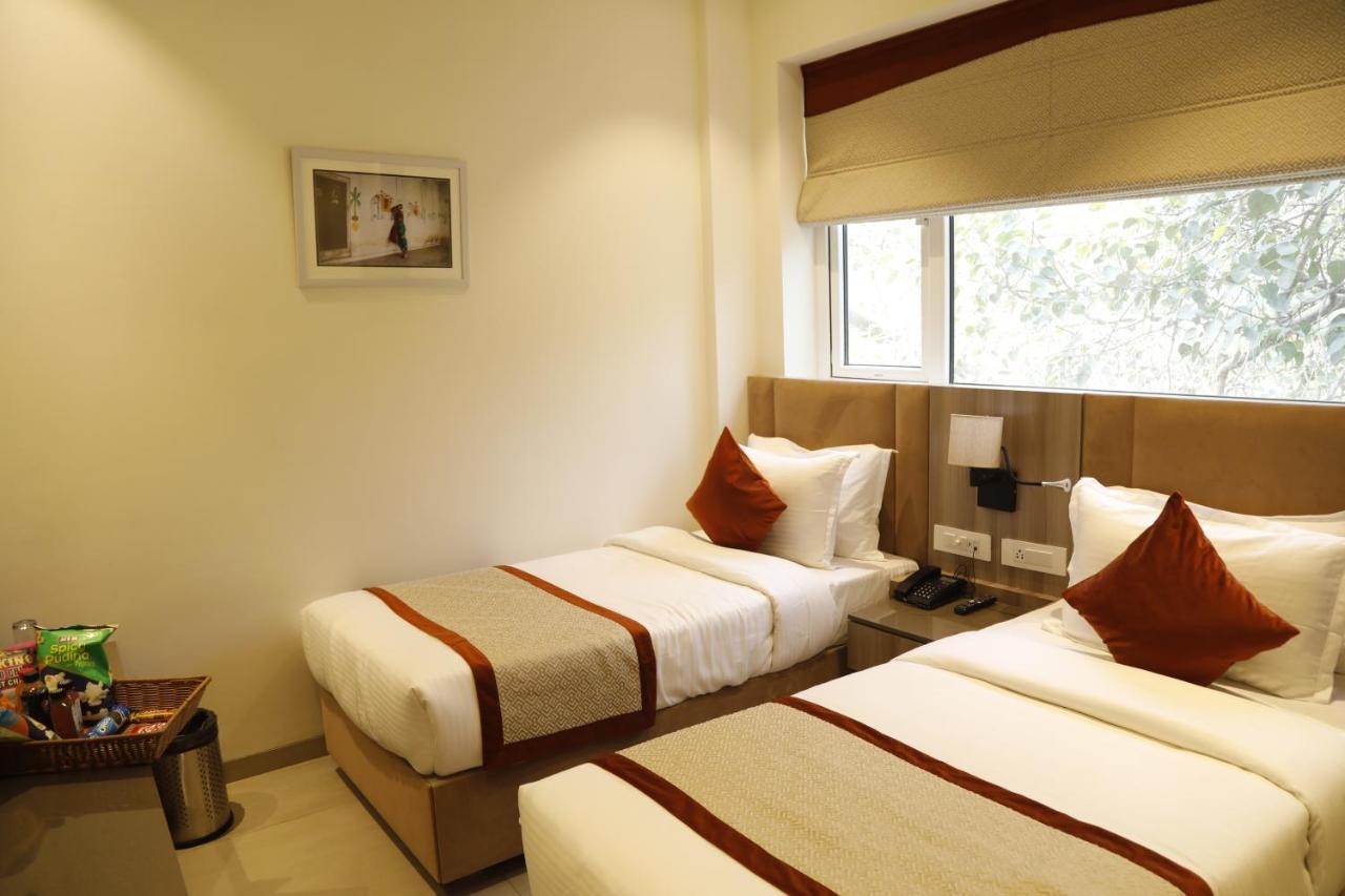 Hotel The Royal Vista Varanasi Exterior foto