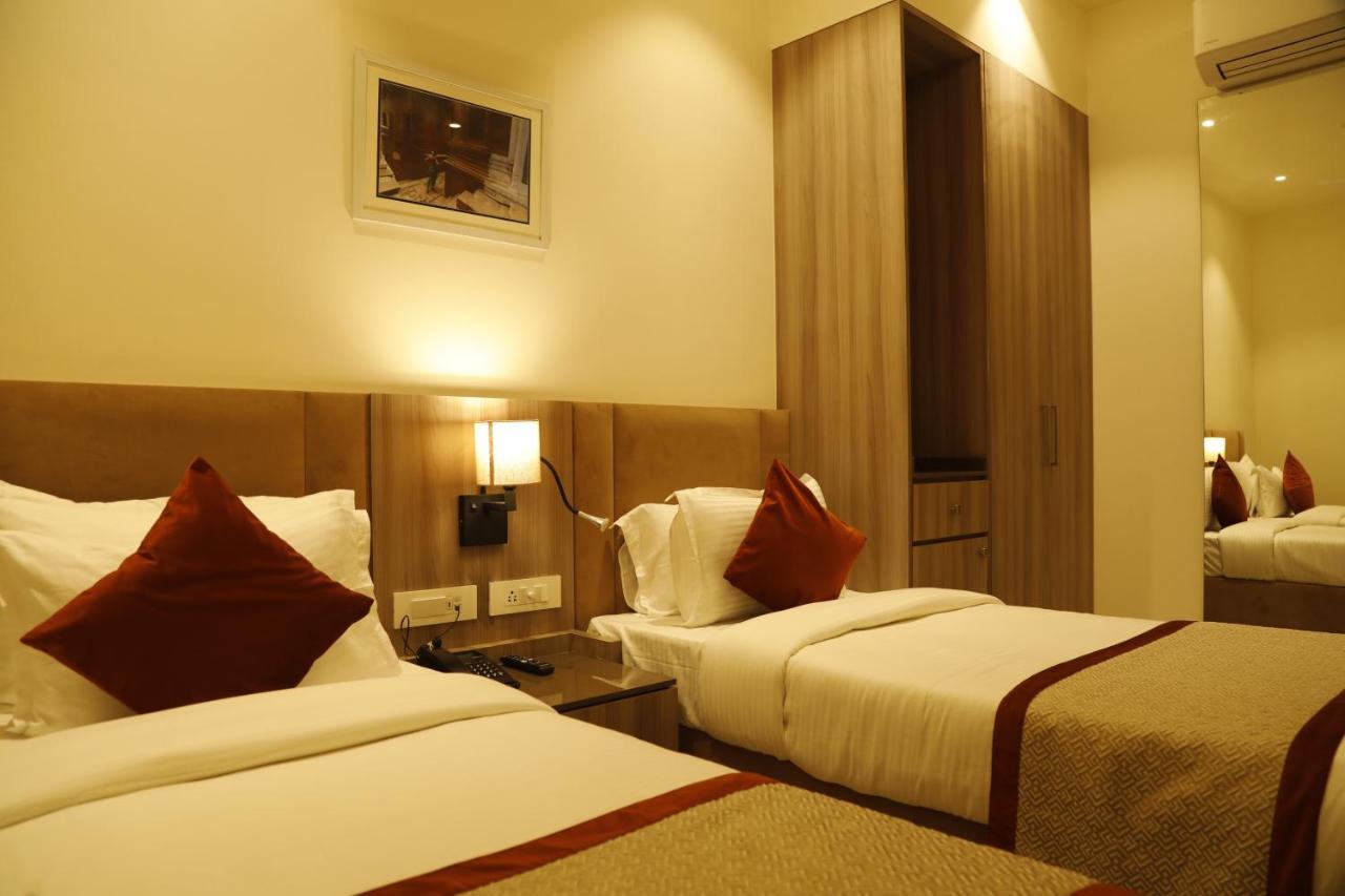 Hotel The Royal Vista Varanasi Exterior foto