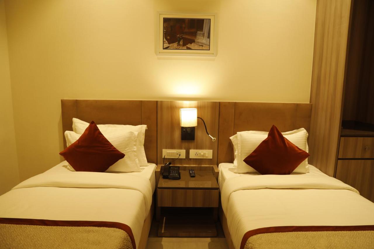 Hotel The Royal Vista Varanasi Exterior foto