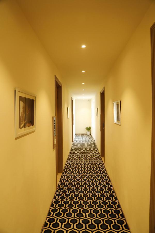 Hotel The Royal Vista Varanasi Exterior foto
