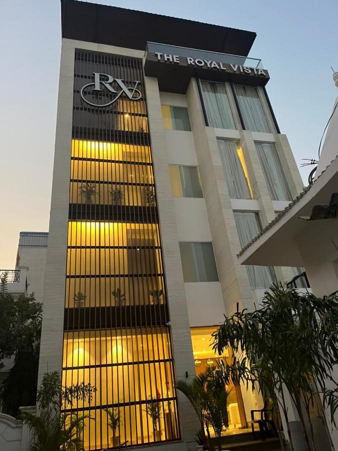Hotel The Royal Vista Varanasi Exterior foto