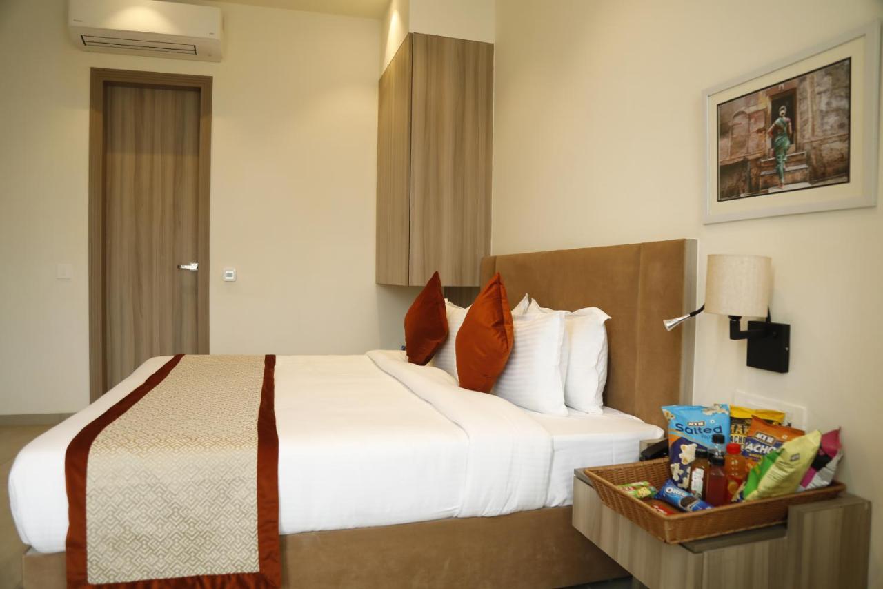 Hotel The Royal Vista Varanasi Exterior foto
