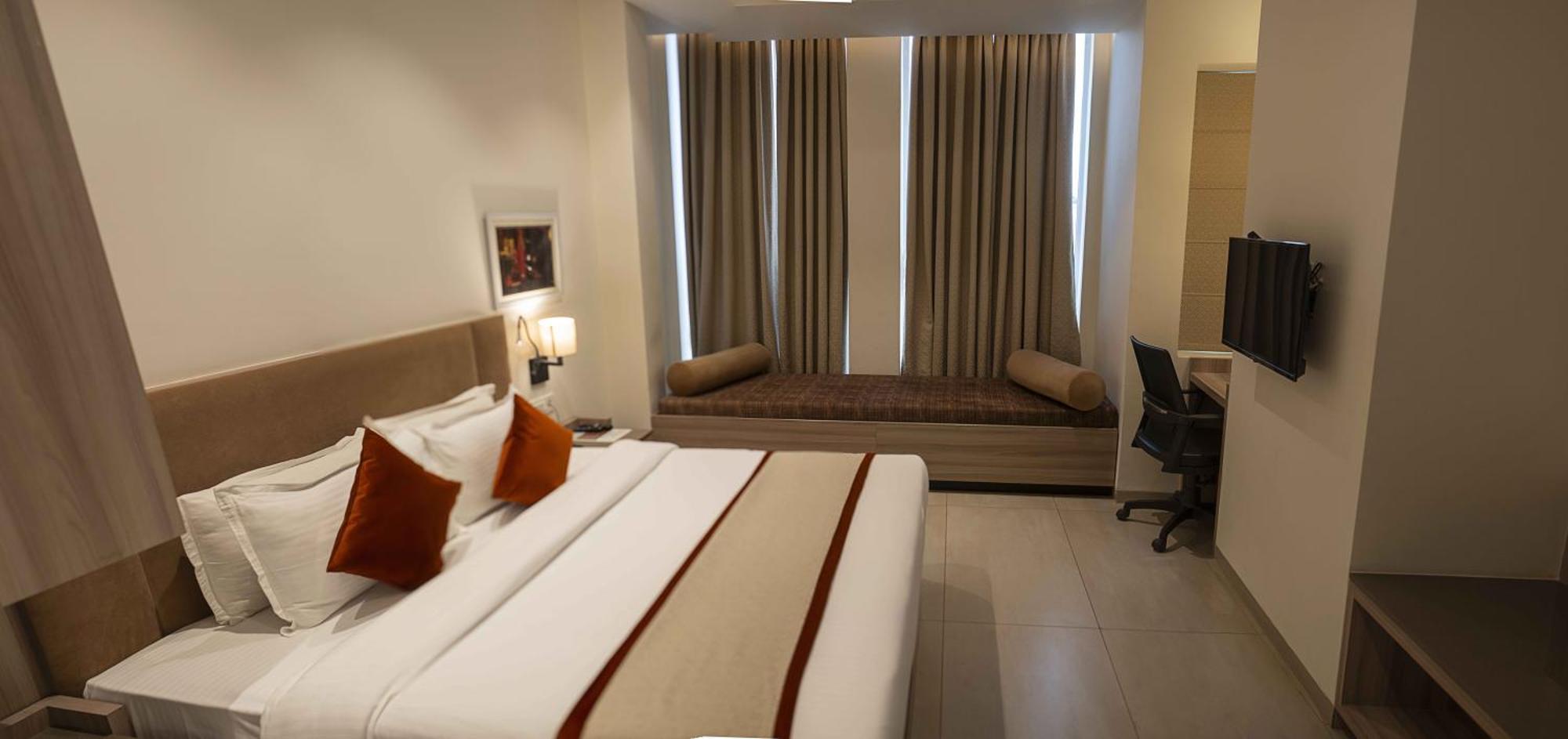 Hotel The Royal Vista Varanasi Exterior foto